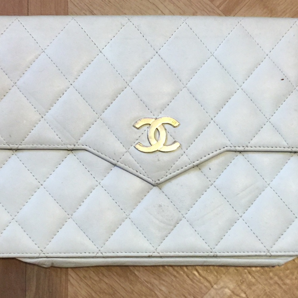 Authentic vintage Chanel ivory shoulder bag